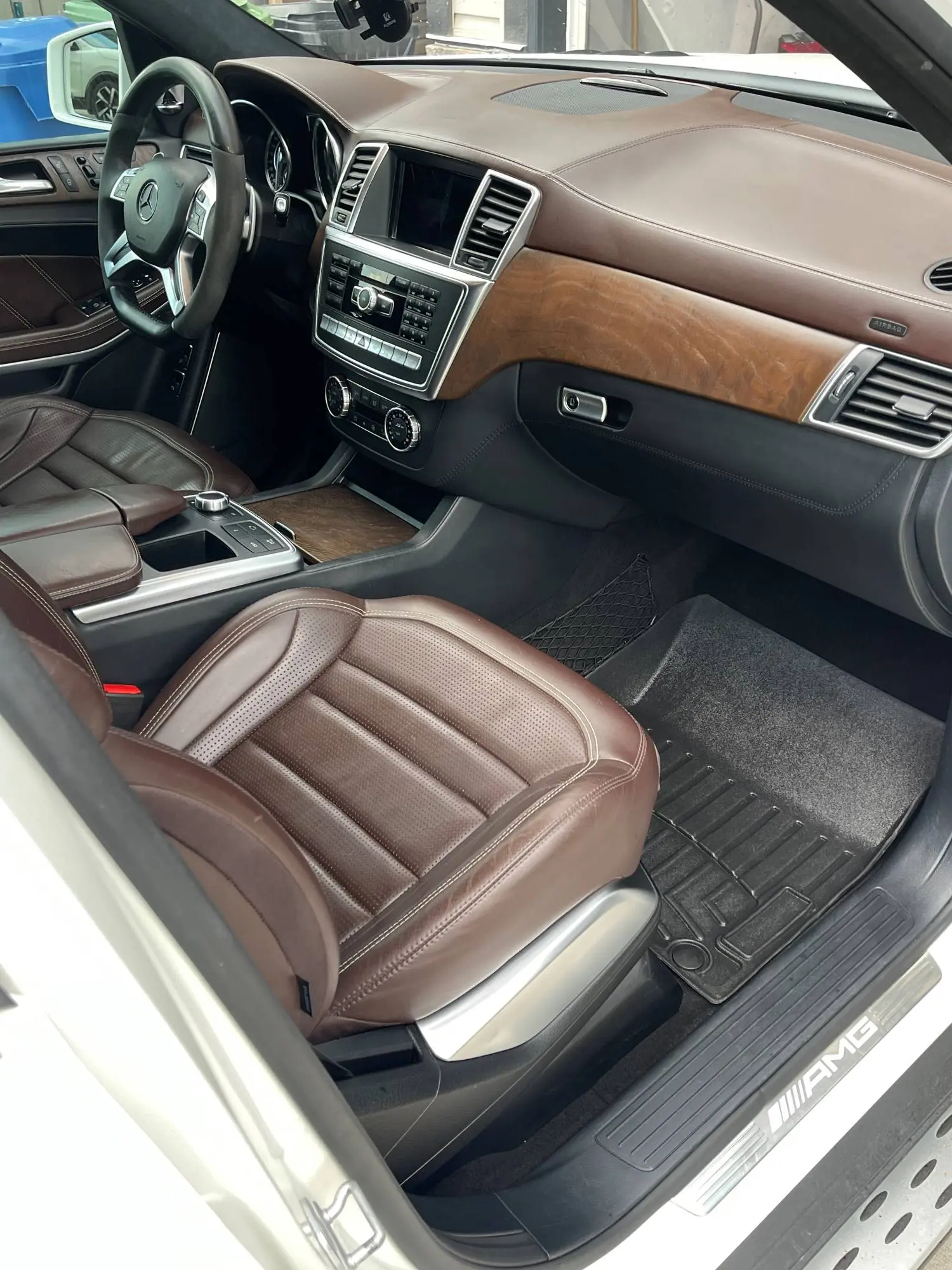 mercedes benz gl 63 passenger after Grandeur Autos